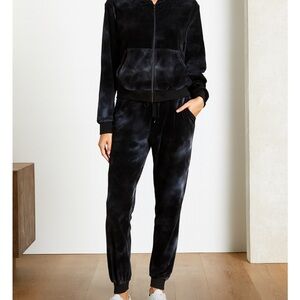 Women's Black Tie-Dye Sweatsuit 2 pc Velour feel, cozy, Y2K 90’s style, Size XL